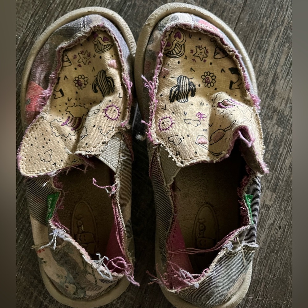 Gently used kids Sanyo shoes. Size 11. These are a distressed style with fraying